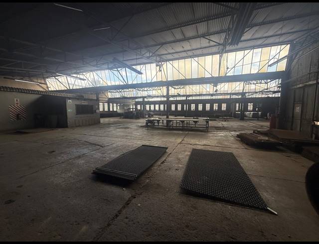 1,400M² WAREHOUSE TO LET IN ALRODE